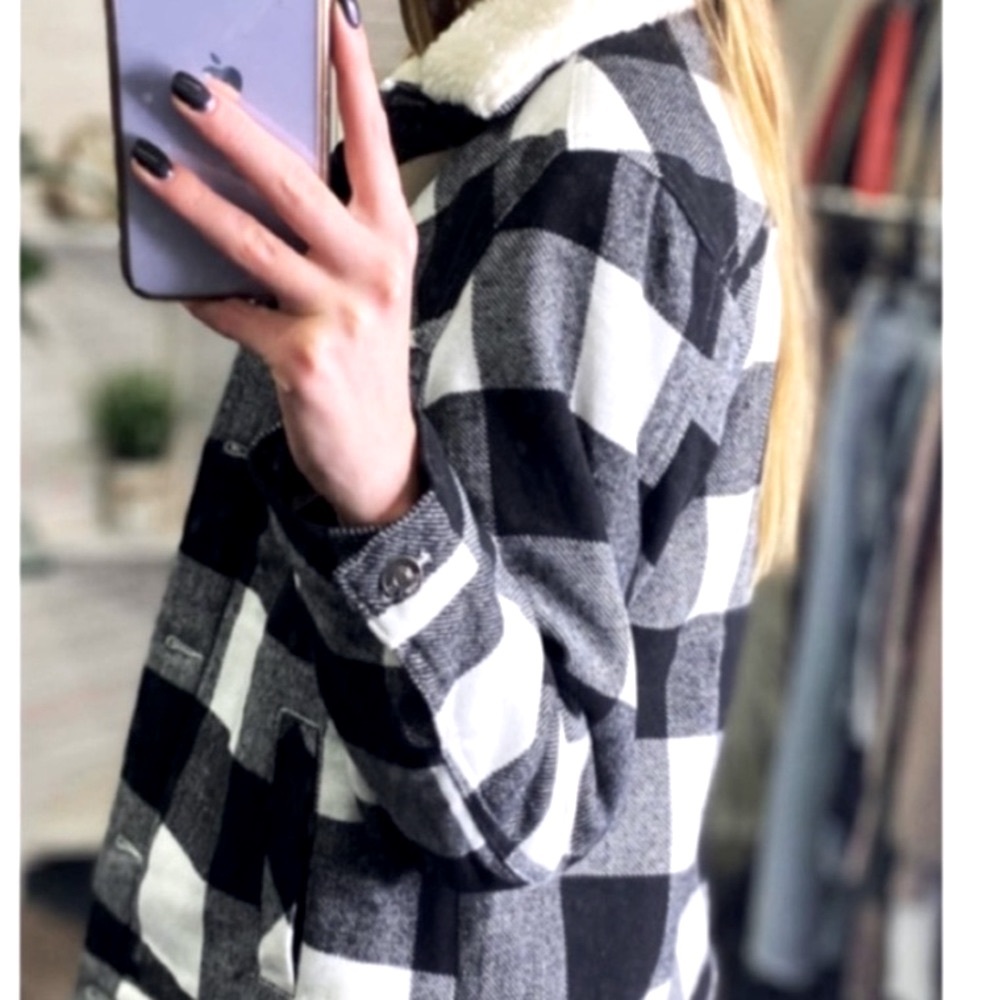 ❤️1 HOUR SALE❤️ Buffalo Checkered Jacket - Picture 3 of 3